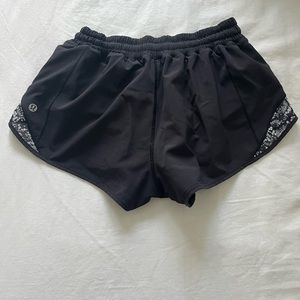 Lululemon Hotty Hot short 2.5 in